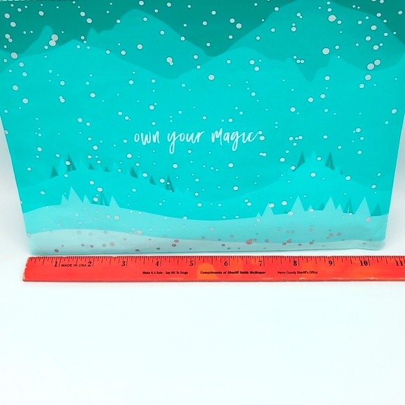 Thrive Causemetics Bag - Picture 4 of 5